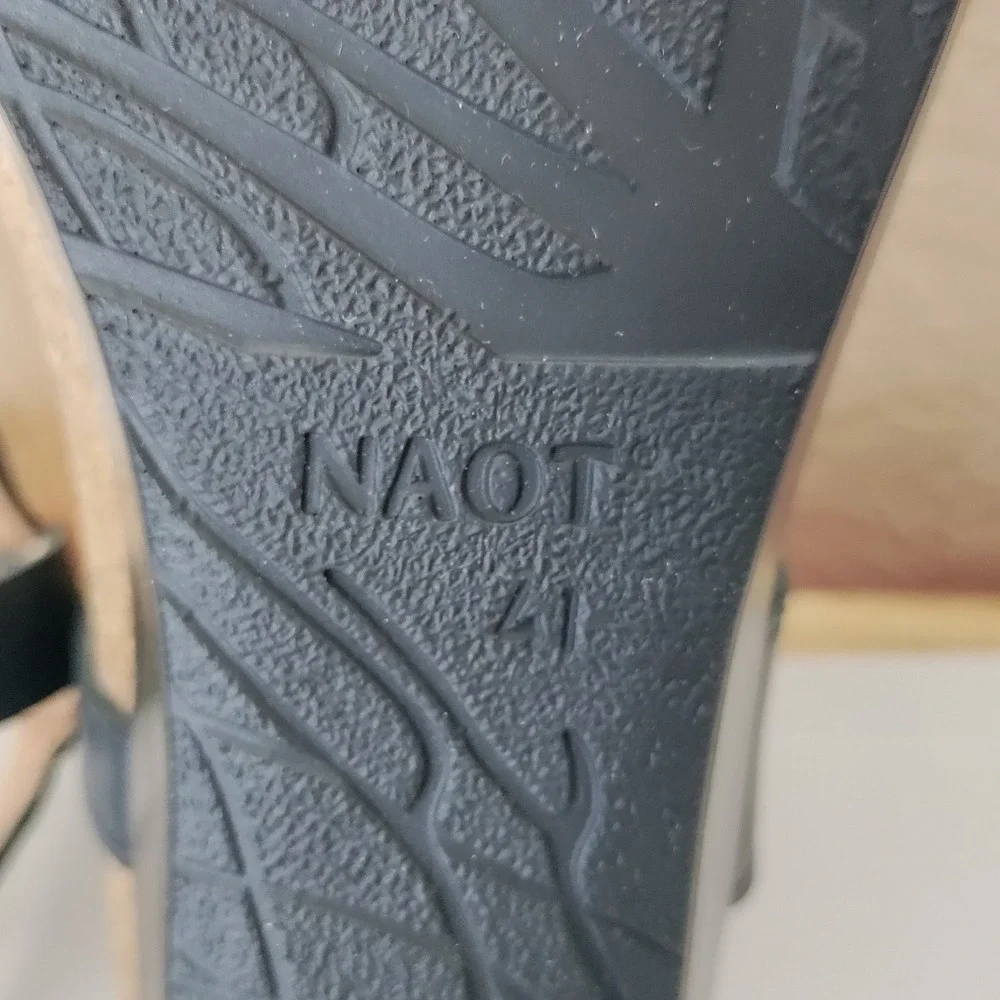 Naot Black Leather Wedge Sandals Womens 41 L10 Ankle Strap Made in Israel